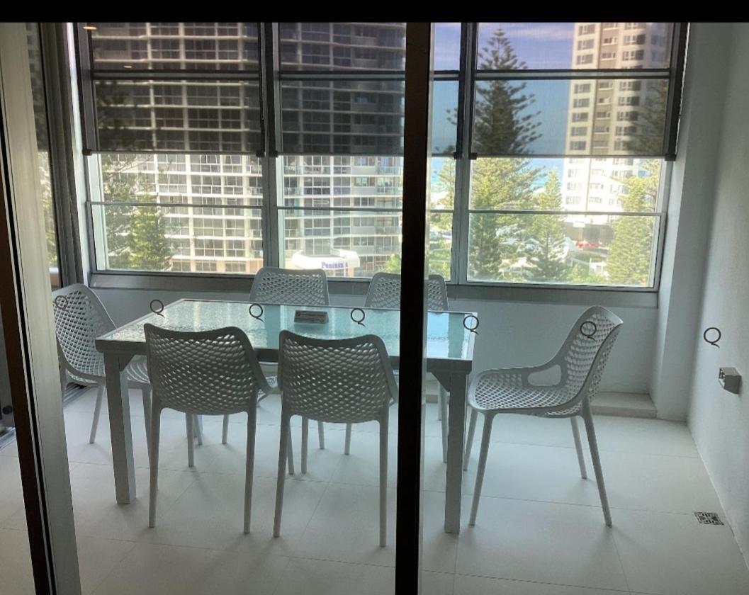 Serain Residences On 9 Hamilton Avenue Guldkusten Exteriör bild